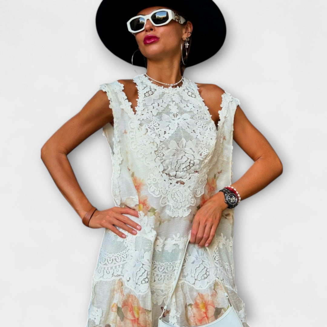 Lottie - Maxi šaty s krajkou Kelly v barvě elegantní zelené