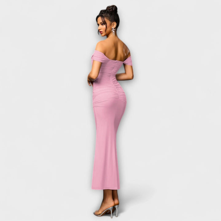 Ione - Bodycon šaty s odhalenými rameny a rafinovaným řasením