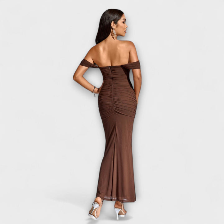 Ione - Bodycon šaty s odhalenými rameny a rafinovaným řasením