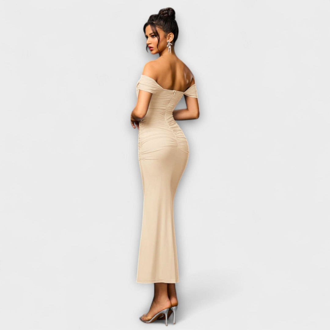 Ione - Bodycon šaty s odhalenými rameny a rafinovaným řasením