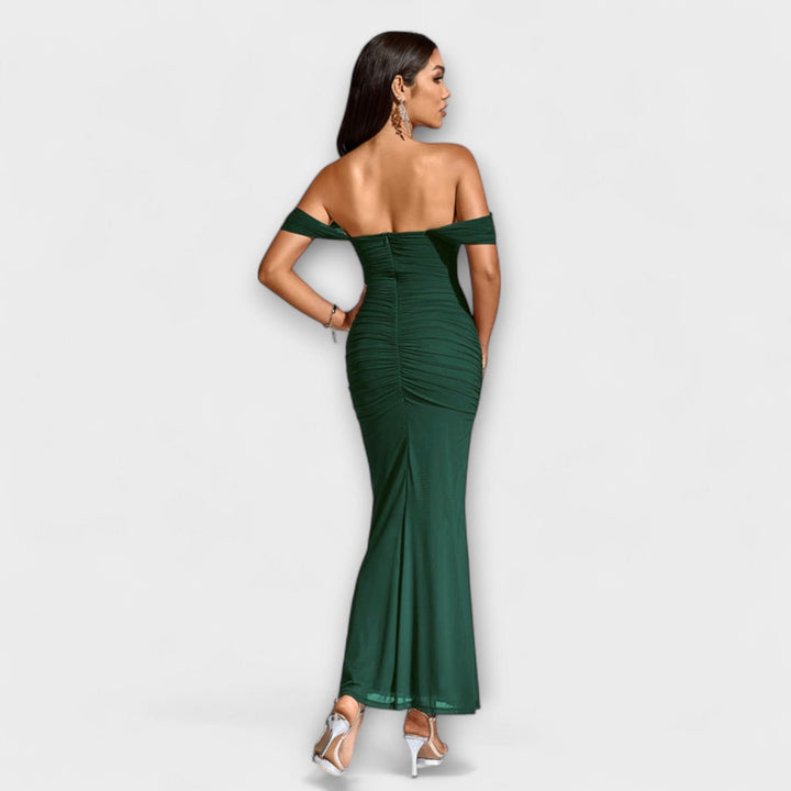 Ione - Bodycon šaty s odhalenými rameny a rafinovaným řasením