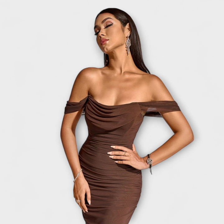 Ione - Bodycon šaty s odhalenými rameny a rafinovaným řasením