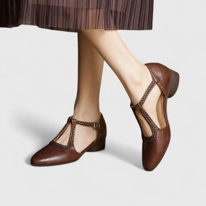Delphine | Ploché sandály s elegancí bez času