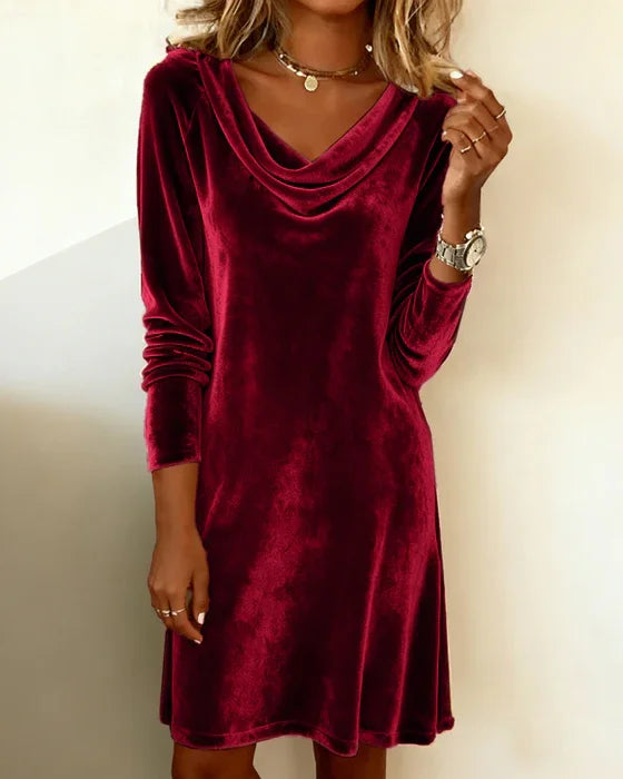 Serena – Sametové šaty, které mluví jazykem elegance
